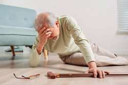 به مناسبت گرامیداشت هفته سالمندان: سالمندان و خطر زمین‌خوردن؛ نقش پیشگیرانه مداخلات فیزیوتراپی